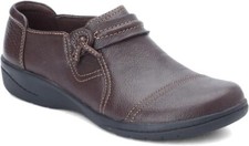 Clarks Cheyn Madi Slip Ons Women s 8- Wide Brown Leather 8610 WIDE WIDTH NEW
