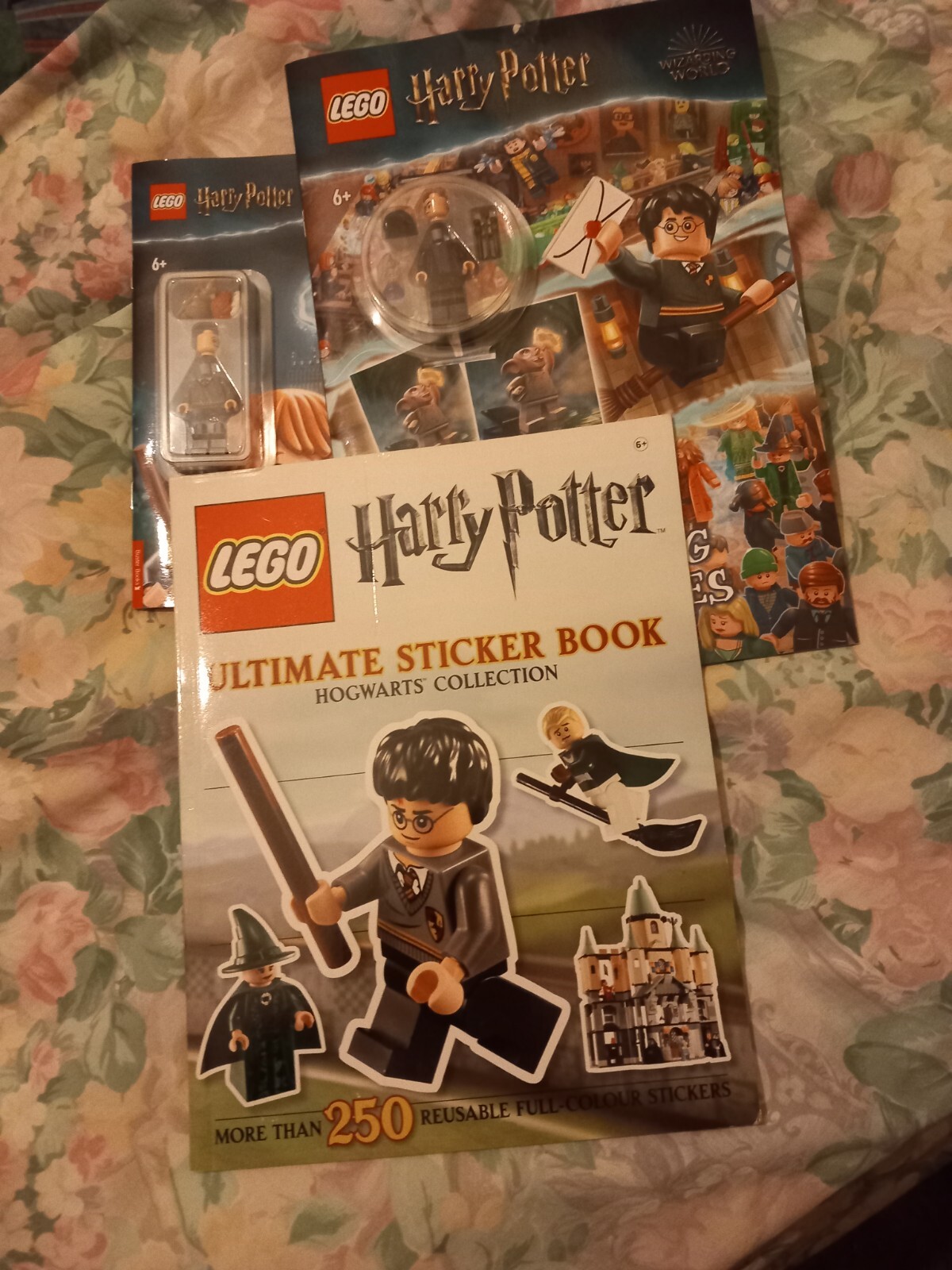 2xLego Harry Porter book and minifigure Harry Potter Fun Time Ron Weezly Scabber
