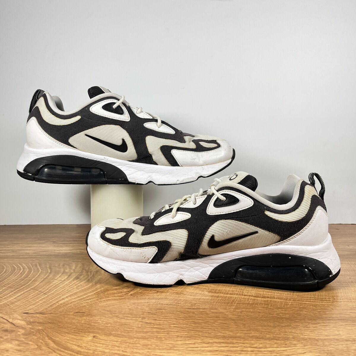 Nike Air Max 200 White Black Low Top Sneaker AQ2568-104 Nike Air Max 200 White Black Low Top Sneaker AQ2568-104