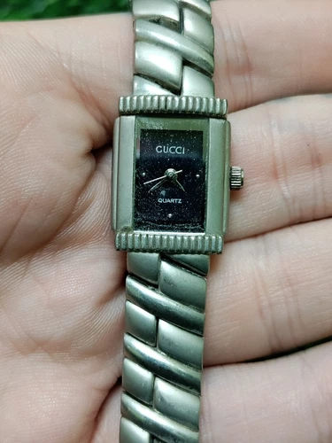 Orologio donna Gucci montatura quarzo argento. Non testato.