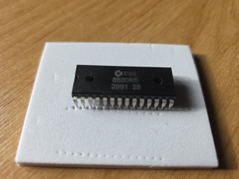Commodore 64 Original SID Chip - 8580 R5 ☆ TESTED AND WORKING - FAST DISPATCH ☆