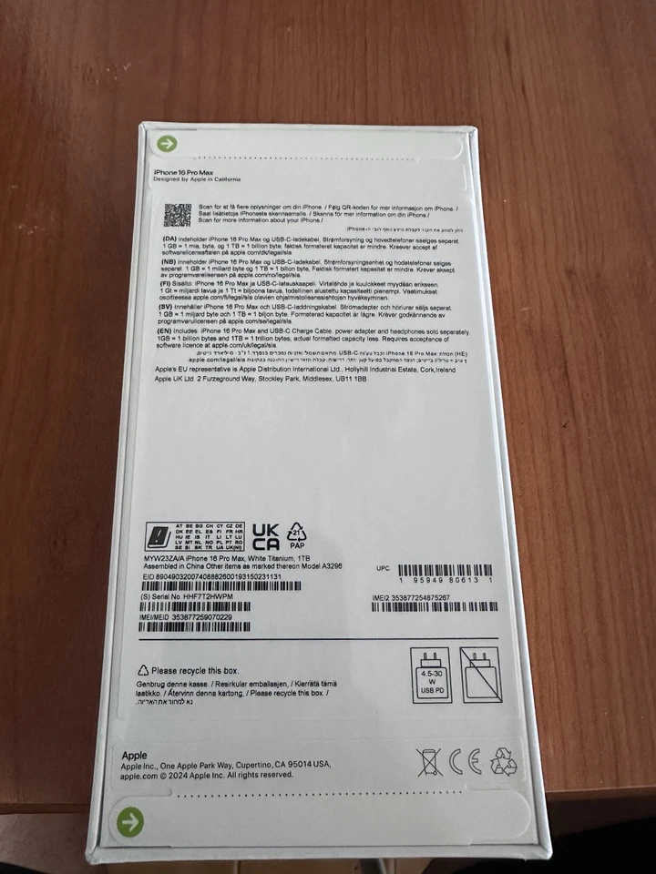 Apple iPhone 16 Pro Max- Negro Y Desert Titanium - Imagen 2 de 4