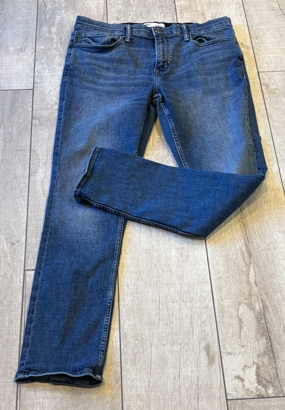 Old Navy 34x31(Actual) Straight Fit Jeans Built In Flex Stretch Med Wash Faded