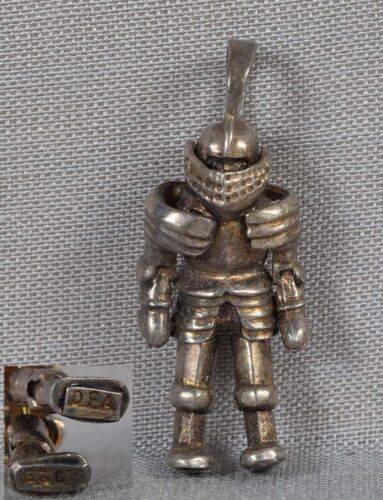 Vintage sterling silver PENDANT KNIGHT MOVEABLE l… - image 1