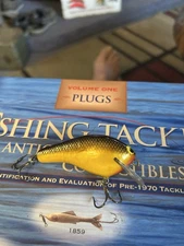 VINTAGE BAGLEY SQUARE BILL KILLER B2. BEAUTIFUL YELLOW BODY W GOLD SCALE BACK**