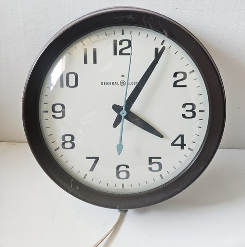 Vintage General Electric 9'' Wall Clock WORKS!