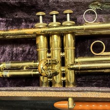 Olds Ambassador Bb Trumpet Brass Lacquered 3-Valve Piston w/ Case, mouthpiece.