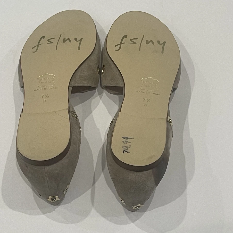 FS NY Sandalias Deslizables Beige Gamuza Estrella Dorada Tachuelas Punta Abierta Mujer Zapatos 7.5 Defectuosos Foto 4 de 4