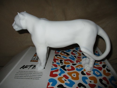 Artbox Jaguar Parade NYC 2022, mini mostra d'arte all'aperto modello vernice gesso - Foto 8 di 10