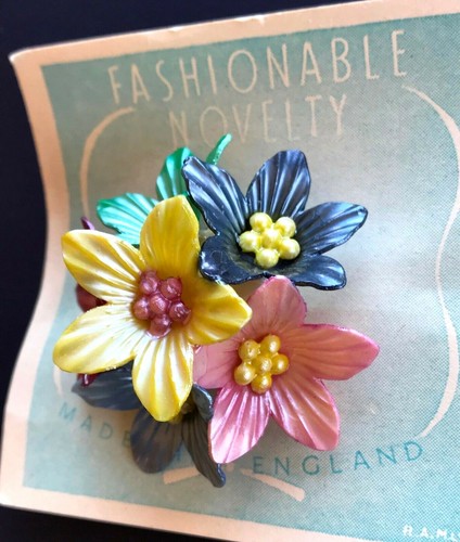 Vintage Brooch - Spring Bouquet of Bright Color Flowers - Made in England - Picture 6 of 7