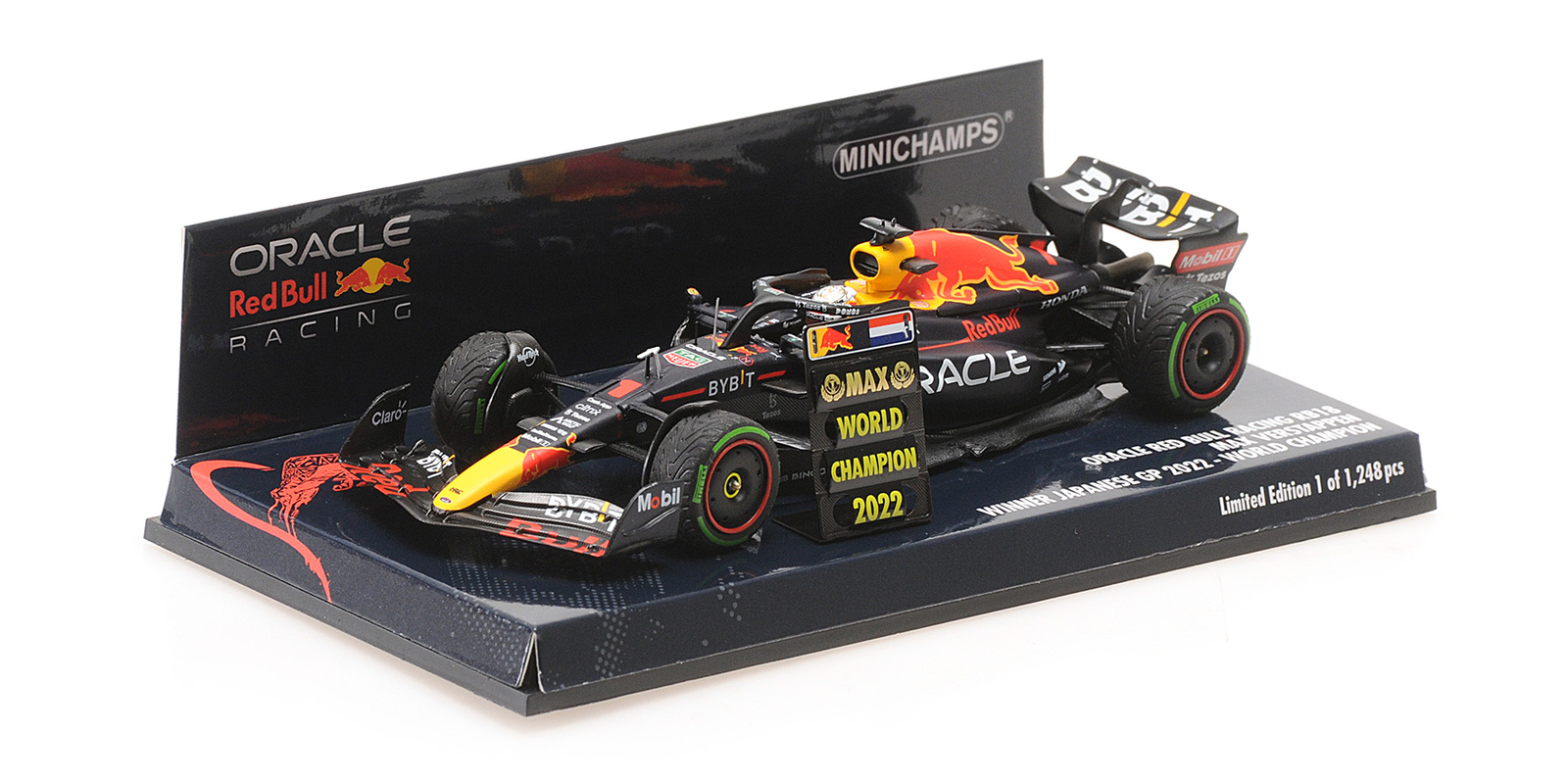 Minichamps 1:43 RED BULL RB18 MAX VERSTAPPEN WIN JAPAN 2022 & PITBOARD W.C. 2022