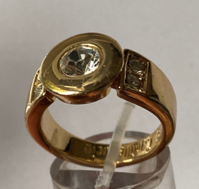 E Camille Lucie Ring Cocktail - Goldfarbend mit klaren Steinen  - Größe 58