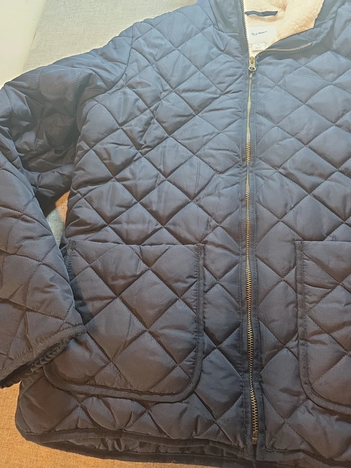 女式小号海军蓝旧海军夏尔巴内衬绗缝连帽袖口夹克外套 — 第 3/4 张图片