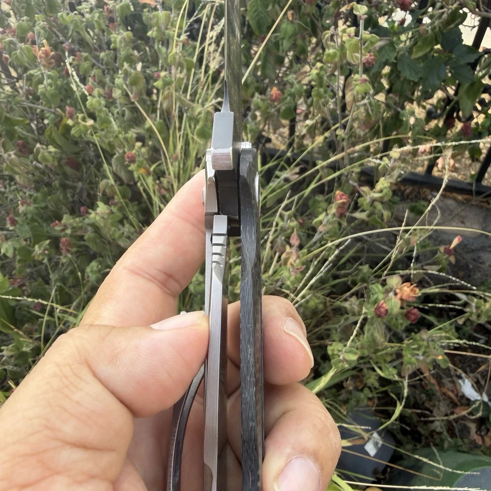 Cuchillo Direware S-90 Hoja Recurva M390 Titanio Fibra de Carbono Personalizado Foto 3 de 4