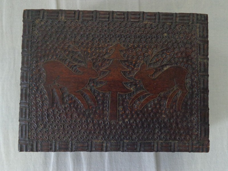 VINTAGE HAND CARVED WOOD MUSIC / TRINKET BOX BUCK DEER TREE MADE IN POLAND 1930S