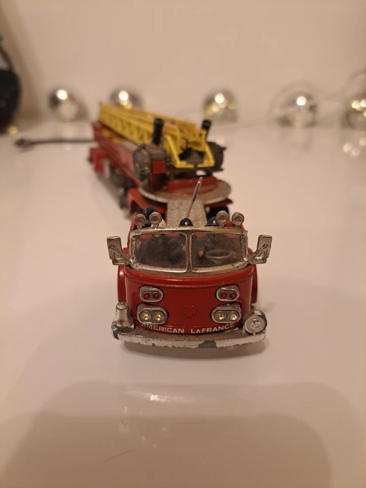 Corgi Major Toys 1153 - American La France Aerial Rescue Tractor Fire Truck.  - Image 2 of 4