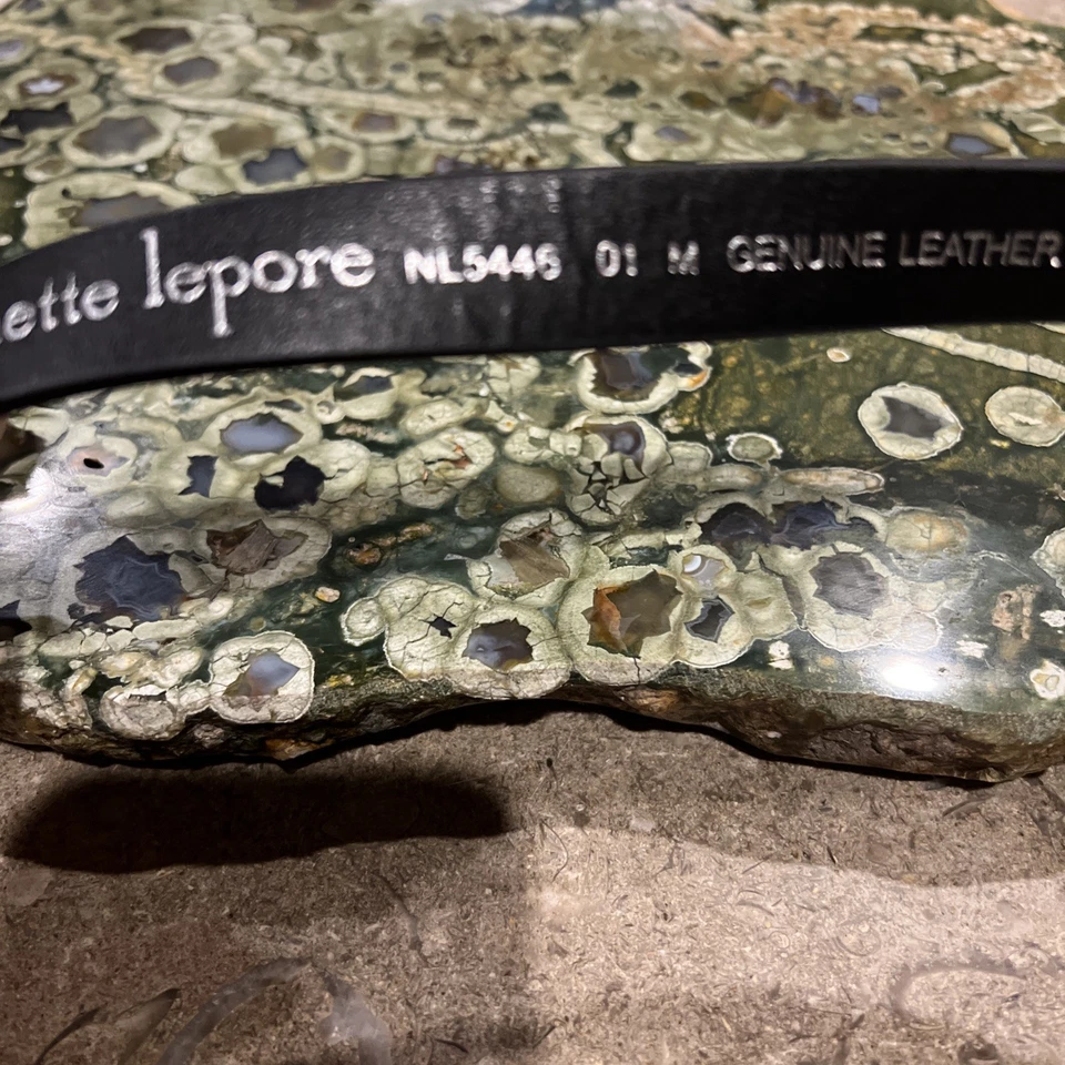 Cinturón de cuero negro/plateado Nanette Lepore Bow talla M nunca usado Foto 4 de 4