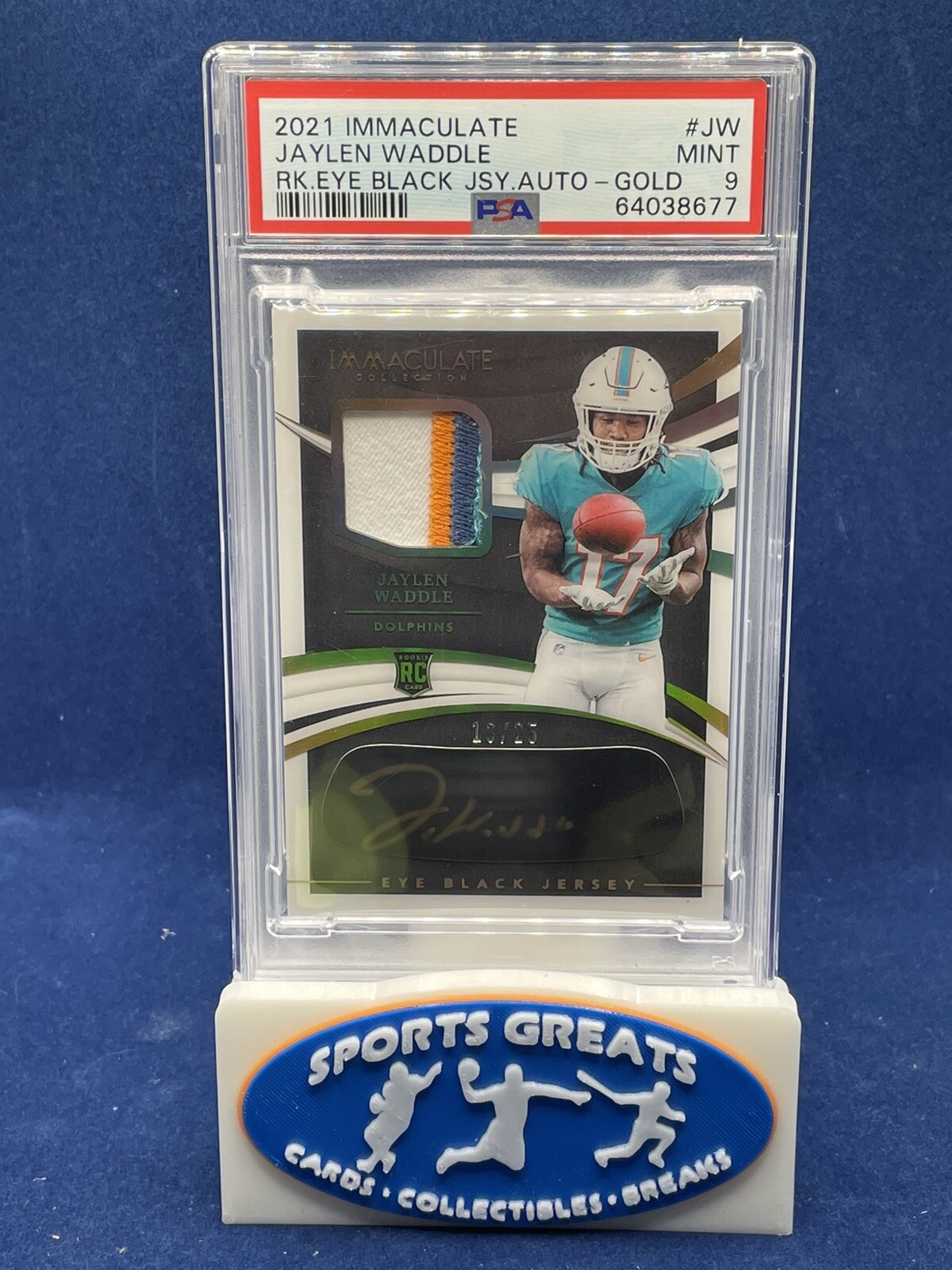 Jaylen Waddle Panini Immaculate Collection Rookie Eye Black Jersey Autographs #JW Gold