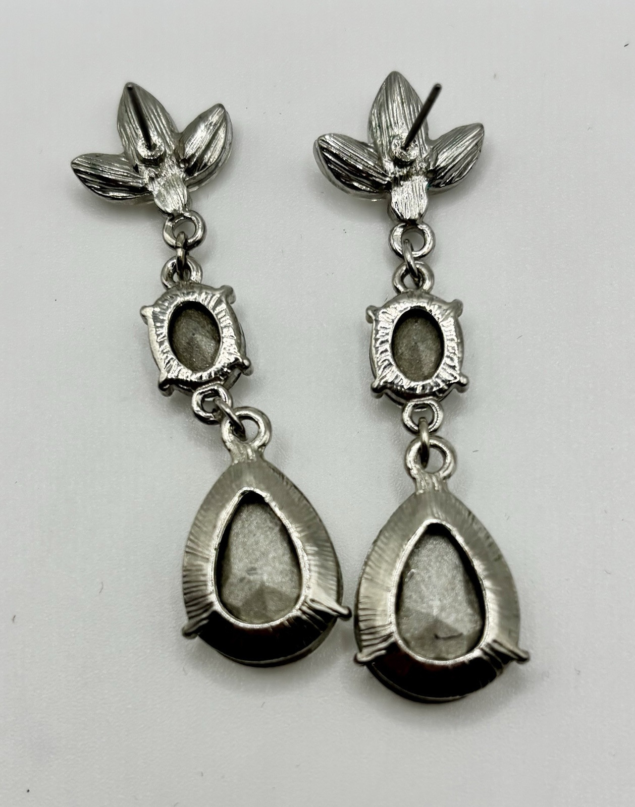 Silver tone Leaf  tear drop Statement  Earrings . - image 3
