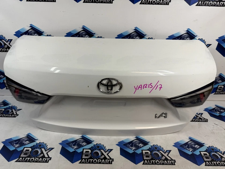 Toyota Yaris IA 2017-2018 puerta de maletero (pintura #A4D) Foto 2 de 4