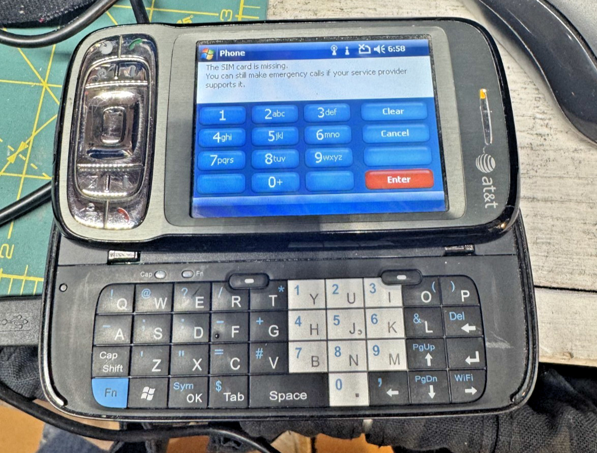 Vintage AT&T Tilt 8925 HTC Windows Mobile 6.0 QWERTY Sliding Phone - Rare Tech
