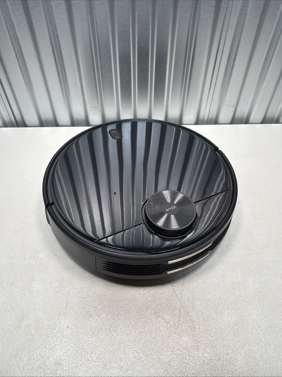 Wyze WVCR200S Robotic Vacuum Cleaner - Needs Battery