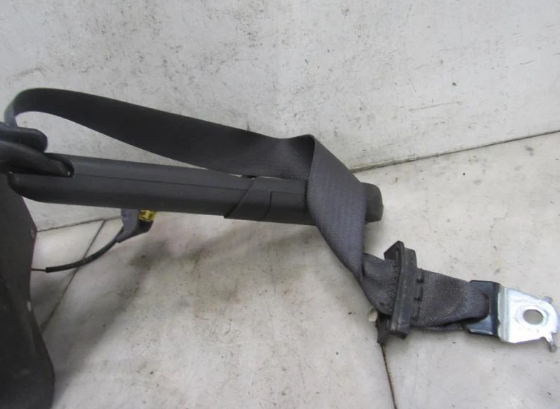 Chevrolet Silverado 1500 2007-2010 cinturón de seguridad delantero retractor negro Foto 2 de 3