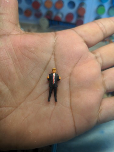 1/64 Donald J Trump - Picture 2 of 2