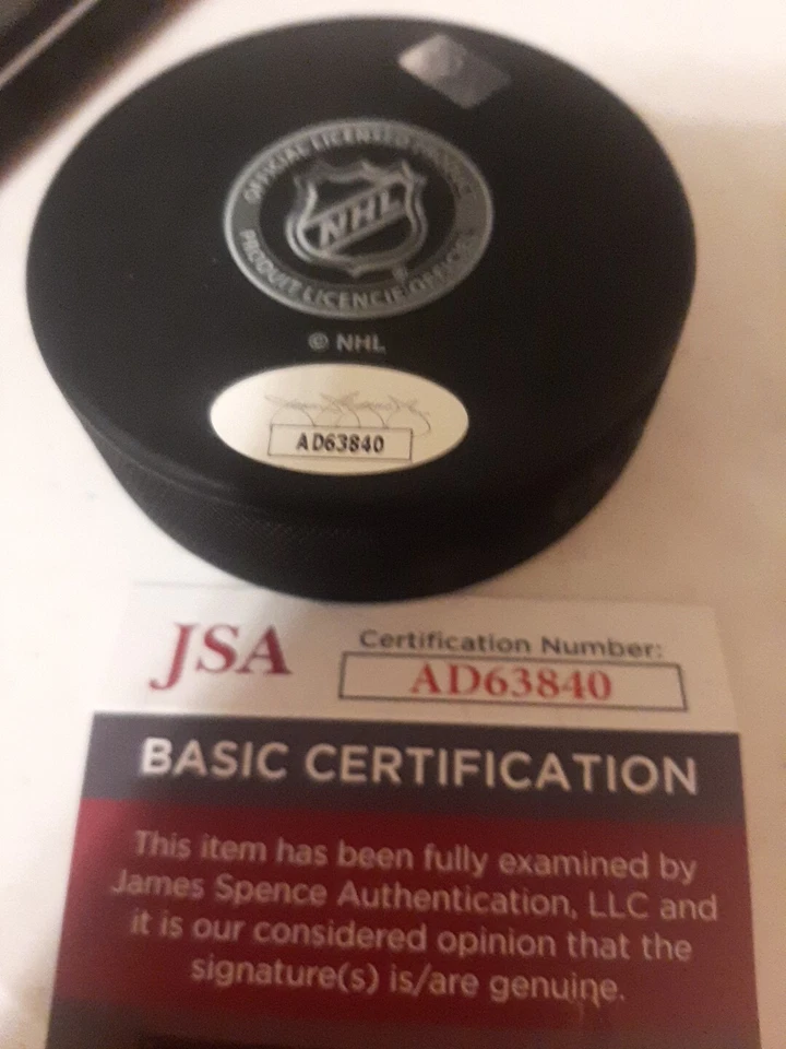 PUCK FIRMADO POR JONATHAN TOEWS (CHICAGO BLACKHAWKS) Foto 4 de 4