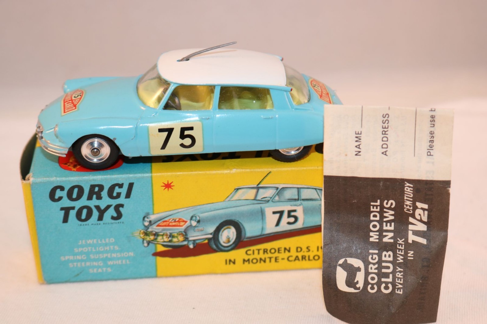 Corgi Toys 323 Citroen D.S. 19 in Monte-Carlo trim near mint in box all original Corgi Toys 323 Citroen D.S. 19 in Monte-Carlo trim near mint in box all original