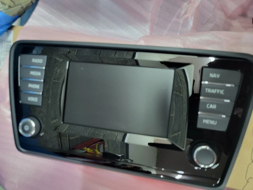 GENUINE NEW SKODA OCTAVIA MK3 SAT NAV MULTI FUNCTION SCREEN 5E0919605D - Image 3 of 3