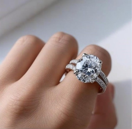 2.50 Ct Oval Cut Moissanite Halo Split Shank Ring 14K White Gold Plated Silver - Picture 4 of 8