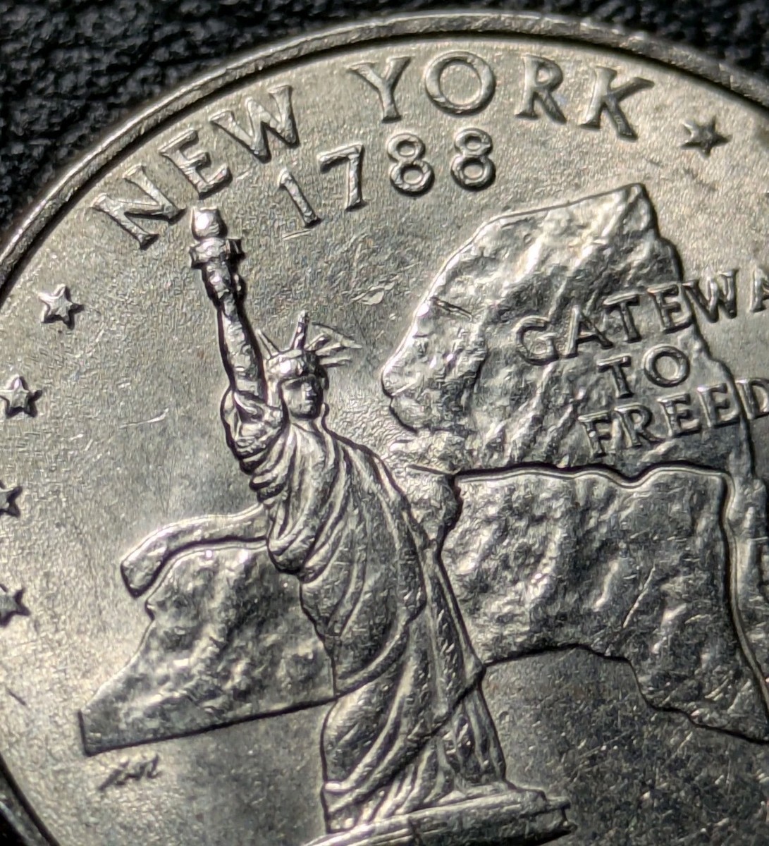 2001-D 25c New York State Quarter About Uncirculated + DIE WEAR