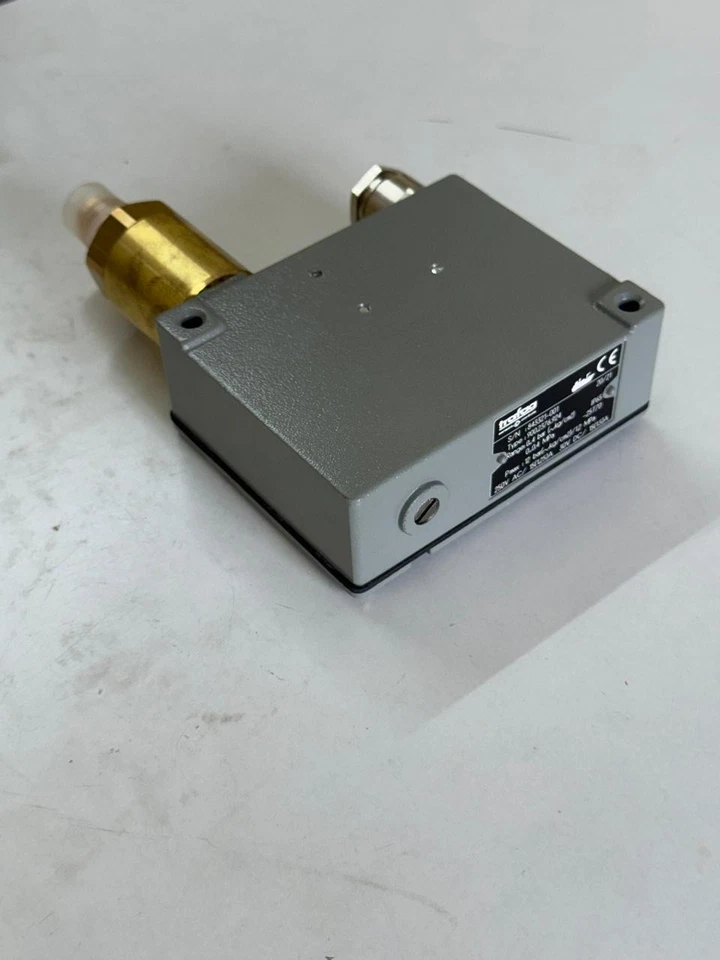 TRAFAG 900.2376.924 PRESSURE SWITCH (0...4BAR) - Image 2 of 4