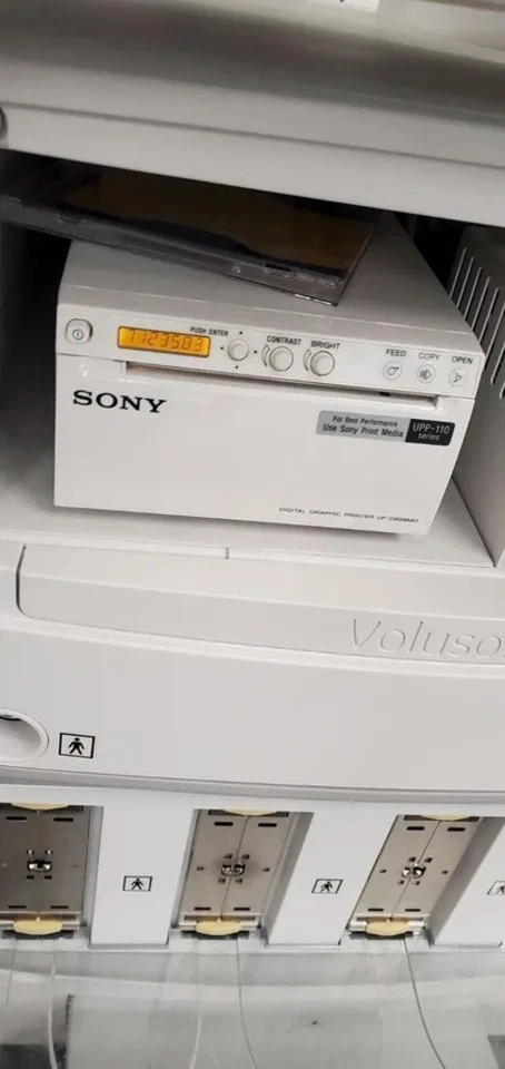 Máquina de ultrasonido GE Voluson E10 BT16 Foto 4 de 4