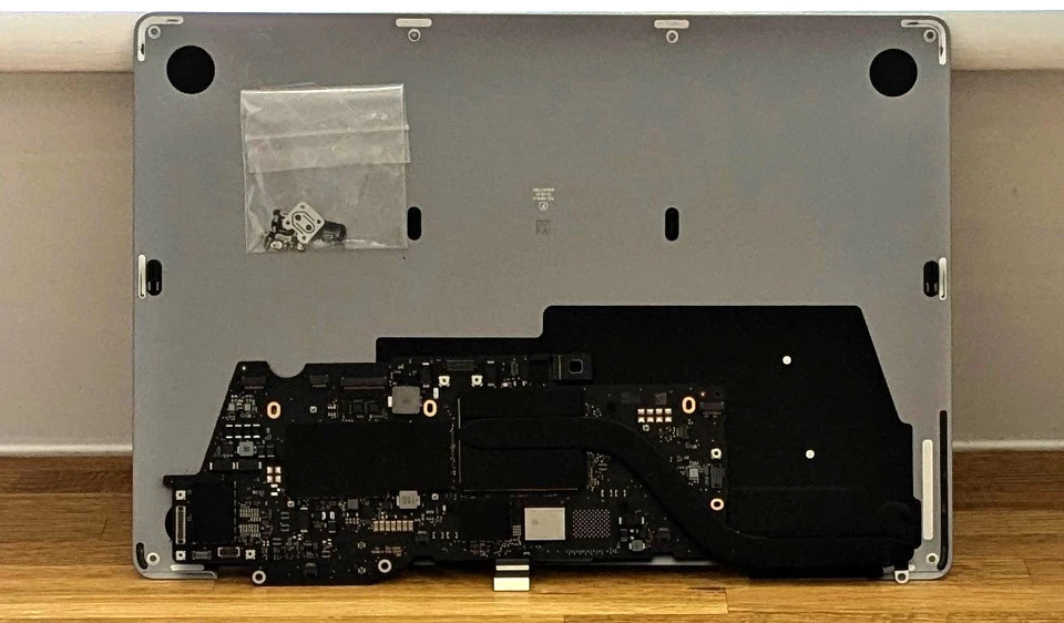 MacBook Pro A2338 M2 Logic Board + ID. 8GB 256GB. MDM Controlled - Image 2 of 4