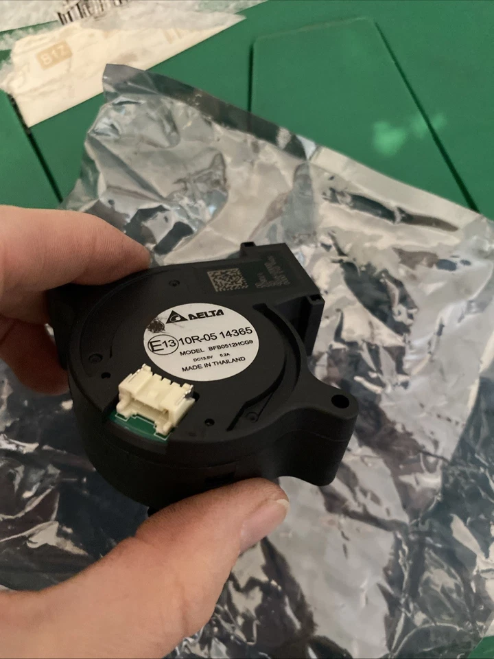 Porsche Genuine Taycan 9J1 2021 Other devices 10R0514365 - Image 4 of 4