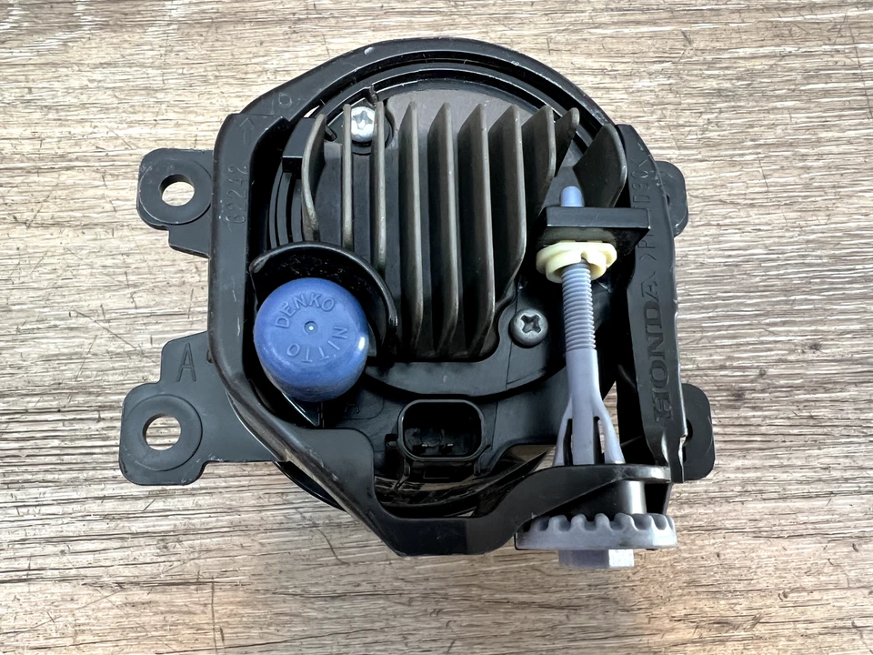 2021 ACURA TLX RH Fog Light ASSY OEM - Image 2 of 4