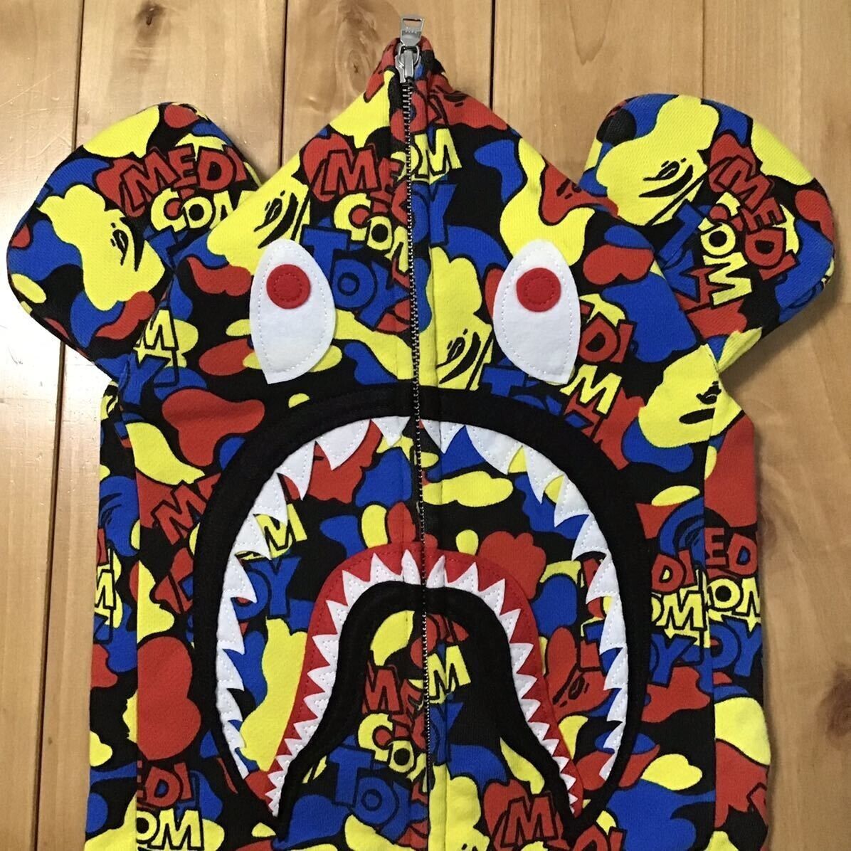 BAPE × medicom toy BE@R Shark full zip hoodie BEAR A Bathing BAPE × medicom toy BE@R Shark full zip hoodie BEAR A Bathing