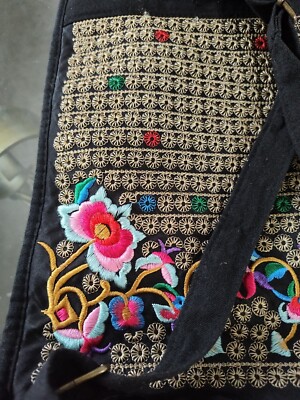Natural Women Vintage Embroidered Ethnic Travel Handbag  display picture 2
