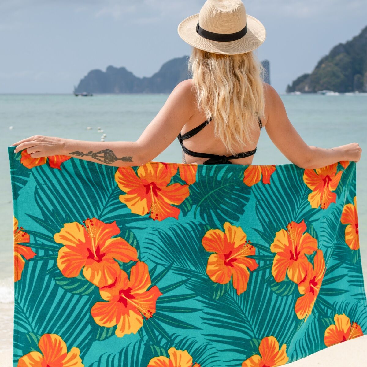 OTVEE Bright Tropical Flowers Beach Towels Oversized 71x31in Extra Large  Pool Towel with Mesh Storage Bag, Lightweight Sand Free Quick Dry Beach  Towel