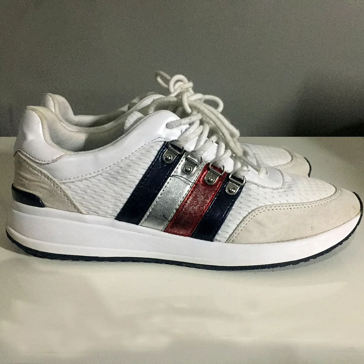 Tommy hilfiger best sale ladies white trainers