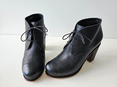 CHANEL ブラック アンクルブーツ 高ヒール CHANEL Black Leather Cap Toe Cork Platform Heel Lace Up Ankle
