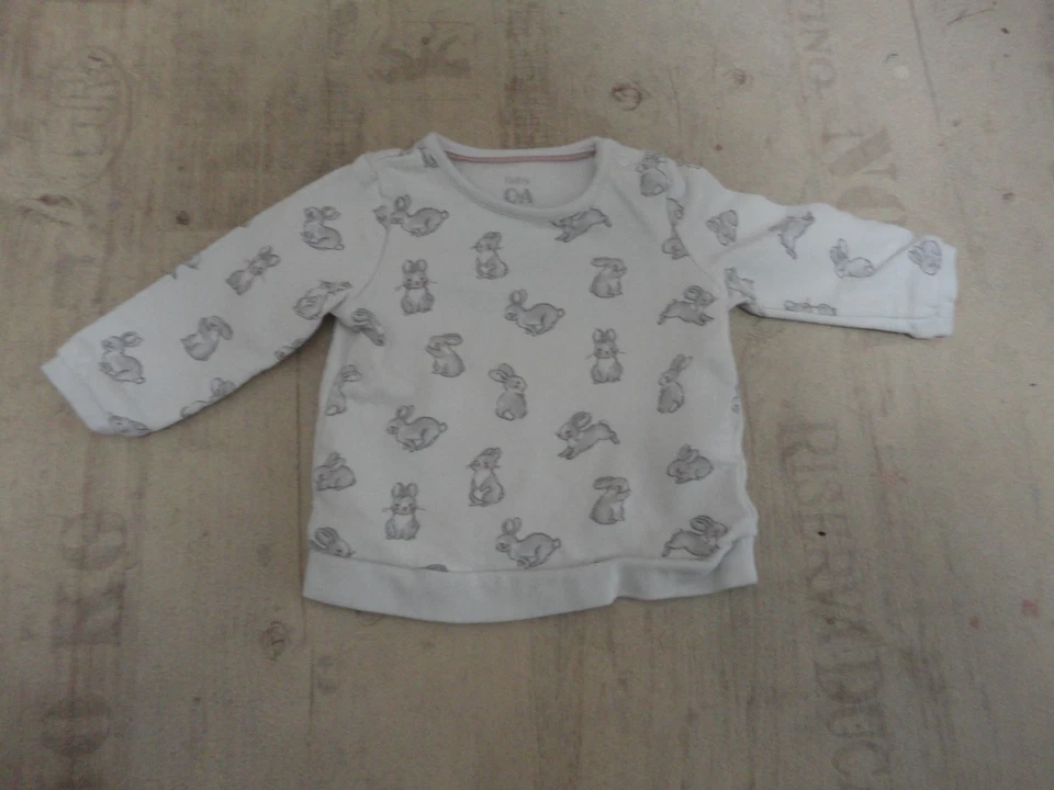 C&A Gr 68 Sweat weiss mit grauen Hasen