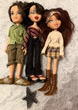 BRATZ DOLL SET OF 3 2001 2002 Y2K COLLECTORS YELLOW PLAID SKIRT AND HEADBAND