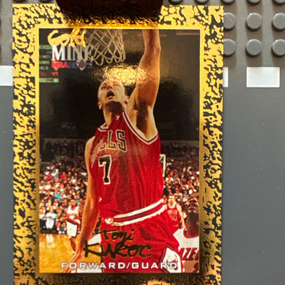 1993-94 SkyBox Premium - Toni Kukoc Chicago Bulls #43 Gold Mint Auto