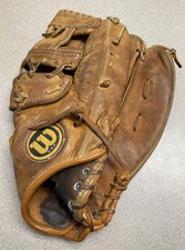 Vintage Wilson A1000 Baseball Glove Right Handed Thrower made in the USA