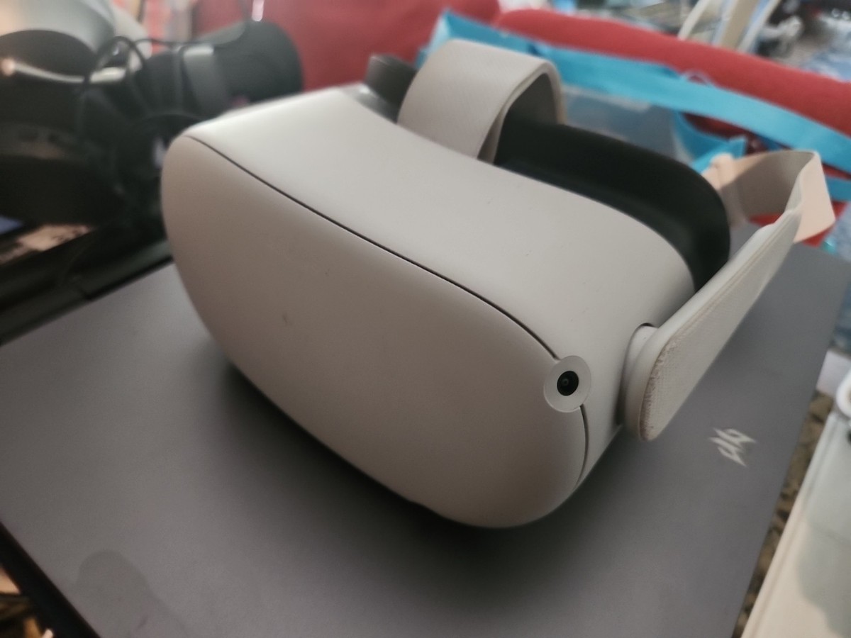 Meta Oculus Quest 2 64GB VR Headset - White (Japan Version