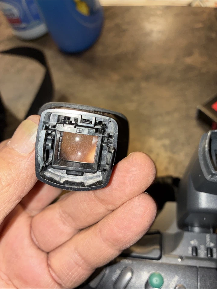 Panasonic PV-L691D Palmcorder VHS-C VHSC Camcorder 26x Two Battery Seems To Work - Image 4 of 4