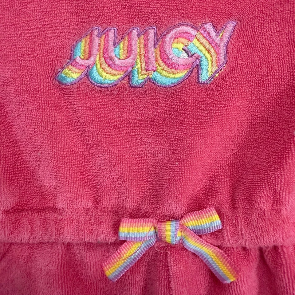 Розовый махровый комбинезон для девочки Juicy Couture с бантом и оборками размер 3 М - Изображение 2 из 4